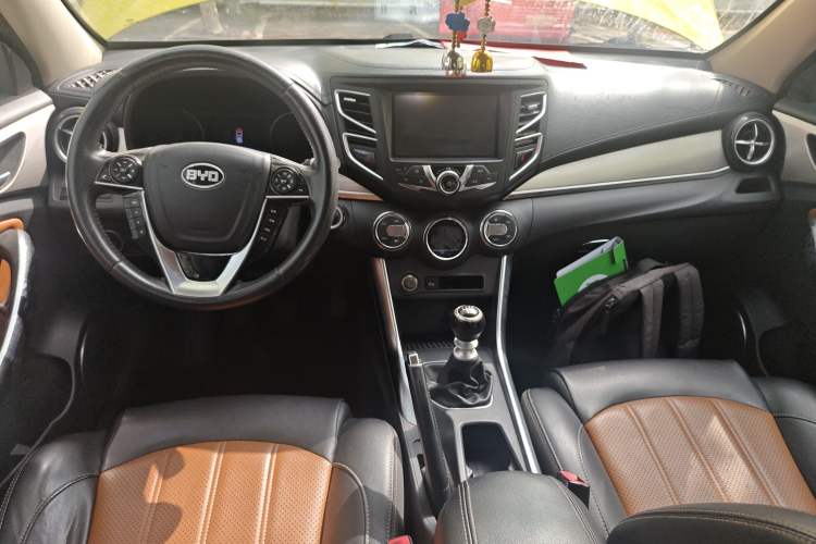 Used BYD Song 2016 1.5TI Manual Luxury Model Center Console