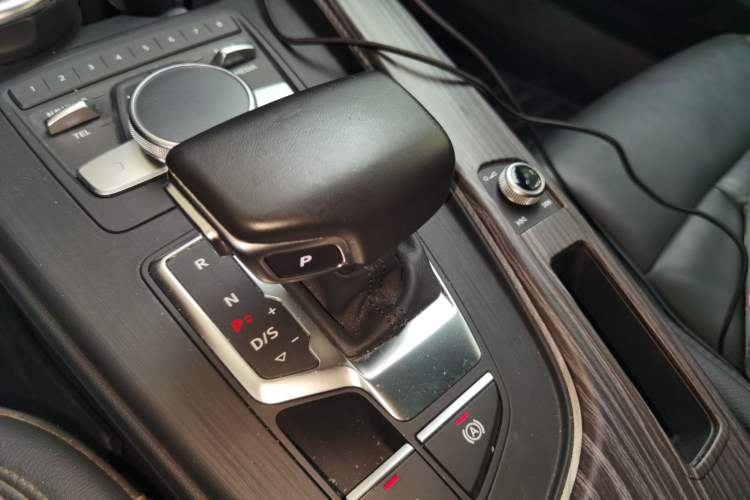 Used Audi A4L 2018 30th Anniversary Edition 40 TFSI Fashion Model Gear Lever