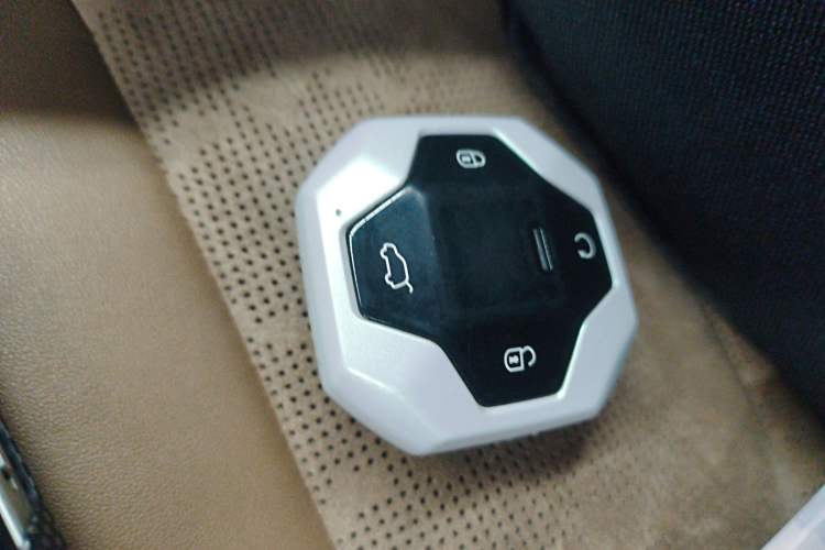 Used JETOUR Traveler 2023 2.0T All-Wheel Drive CrossPRO+ Vehicle Key