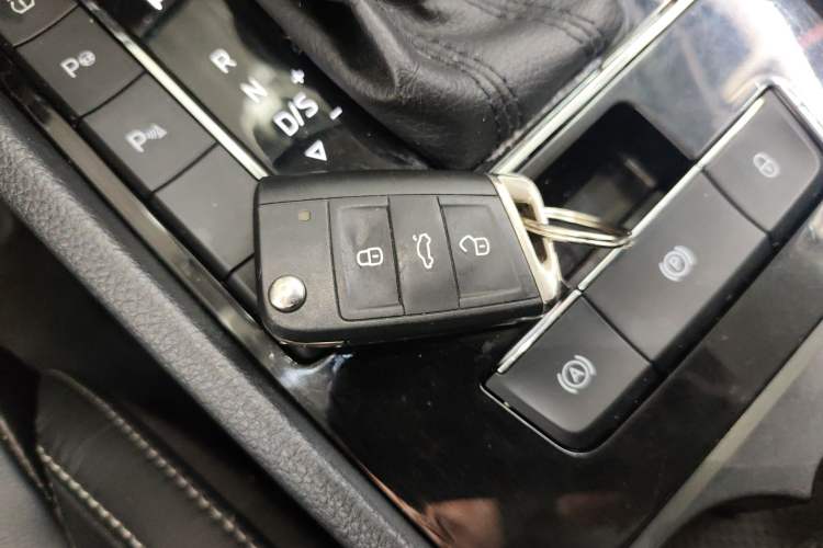 Used Skoda Superb 2016 TSI330 DSG Smart Drive Edition Vehicle Key