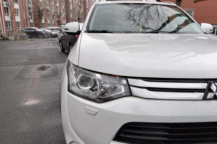 Used Mitsubishi Outlander 2014 2.4L 4x4 Deluxe Value Edition 5 Seats