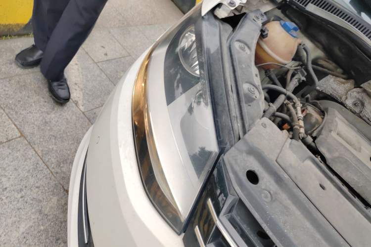 Used Volkswagen Sharan 2012 2.0 TSI Standard Version Euro IV Right Front Headlight