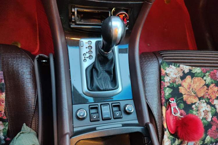 Used Infiniti QX50 2013 2.5L Two-Wheel-Drive Elegant Edition
