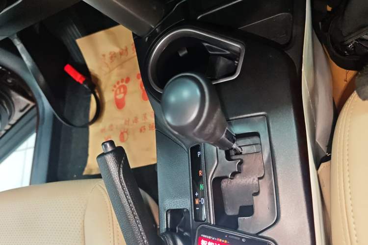 Used Toyota RAV4 2016 2.0L CVT Two-Wheel Drive Fashion Edition China V Standard
