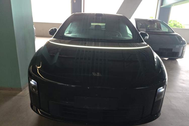 Used Li Auto i6 2025 Model Two-Wheel-Drive Standard Type
