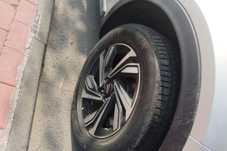 Used Hongqi HS5 2022 Revised Version 2.0T Smart Connect Flagship Edition Right Front Wheel Hub
