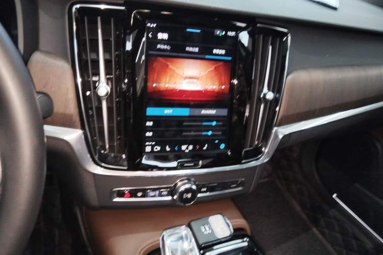 Used Volvo S90 New Energy 2023 T8 Plug-in Hybrid All-Wheel Drive Long-Range Luxury Edition Audio And AC Panel