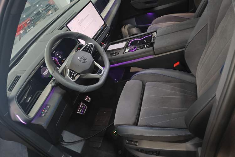 Used Volkswagen Teramont 2025 Tiguan Pro 450TSI Four-Wheel Drive Summit Edition
