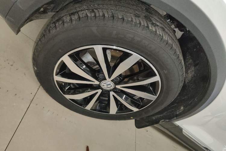 Used Volkswagen T-ROC 2018 280TSI DSG Two-Wheel-Drive Comfort Version China V Standard Left Front Wheel Hub