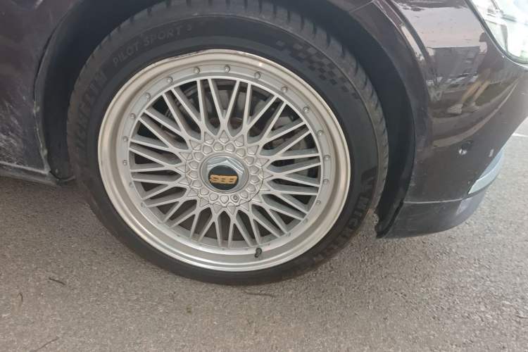 Used Volvo S90 2018 T5 Prestige Edition Right Front Wheel Hub