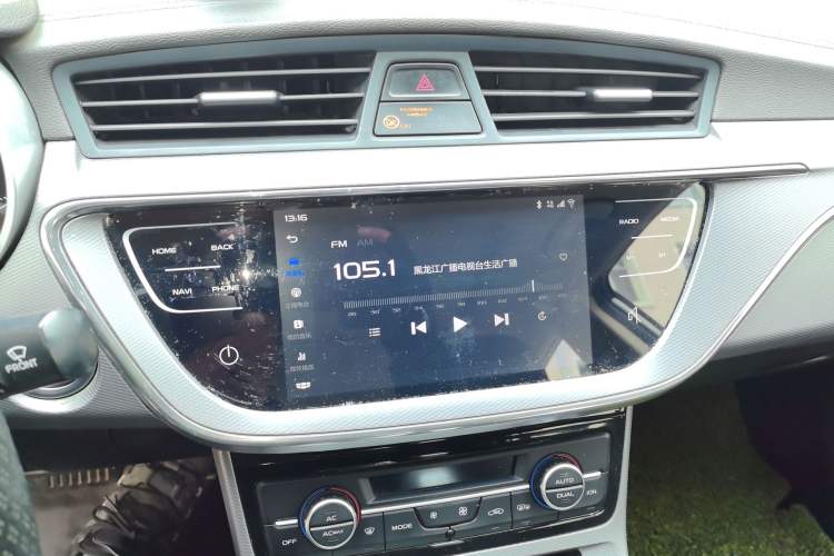 Used Geely Auto Emgrand GL 2019 1.4T CVT Elite Smart Edition Audio And AC Panel