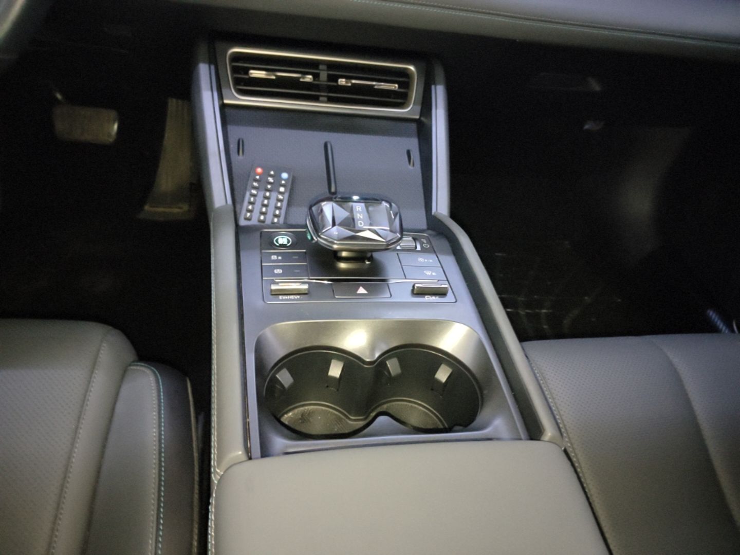 BYD Qin L 2024 DM-i 80KM Leading Model — снимка 16