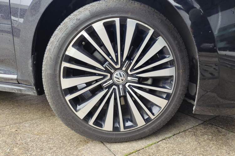 Used Volkswagen Passat 2019 330TSI Luxury Edition China VI Standard Right Front Wheel Hub