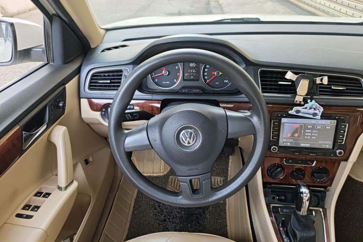 Used Volkswagen Lavida 2013 Revised Version 1.4 TSI DSG Comfort Edition Steering Wheel