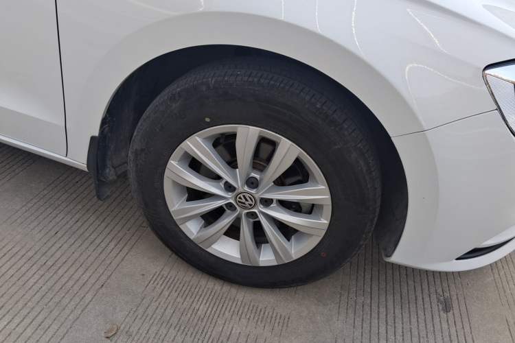 Used Volkswagen Bora 2018 1.5L Automatic Fashion Model Right Front Wheel Hub