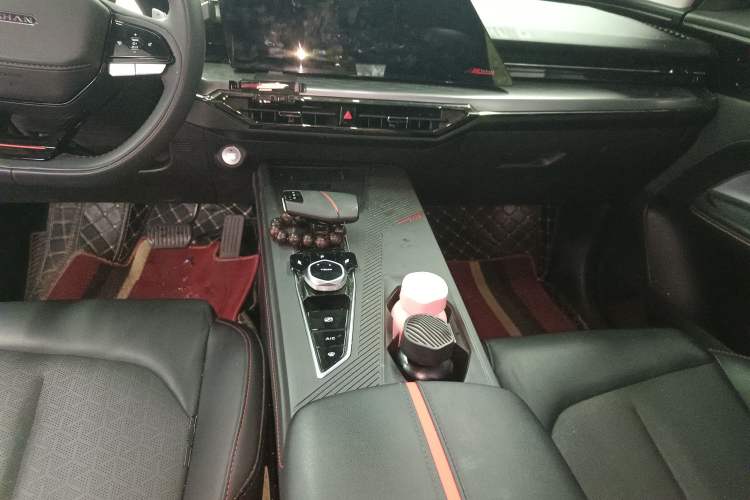 Used Oshan Z6 2022 Blue Whale 1.5T DCT Smart Navigation Model