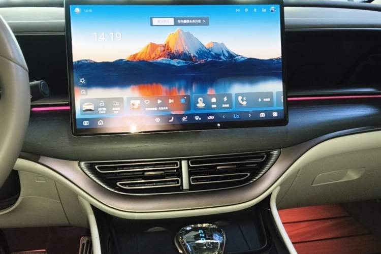 Used Denza D9 2022 DM-i 970 Four-Wheel Drive Flagship Model Audio And AC Panel