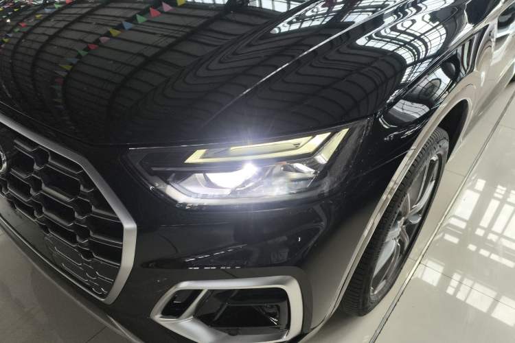 Used Audi Q5L 2022 40T Fashionable and Dynamic Model Left Front Headlight