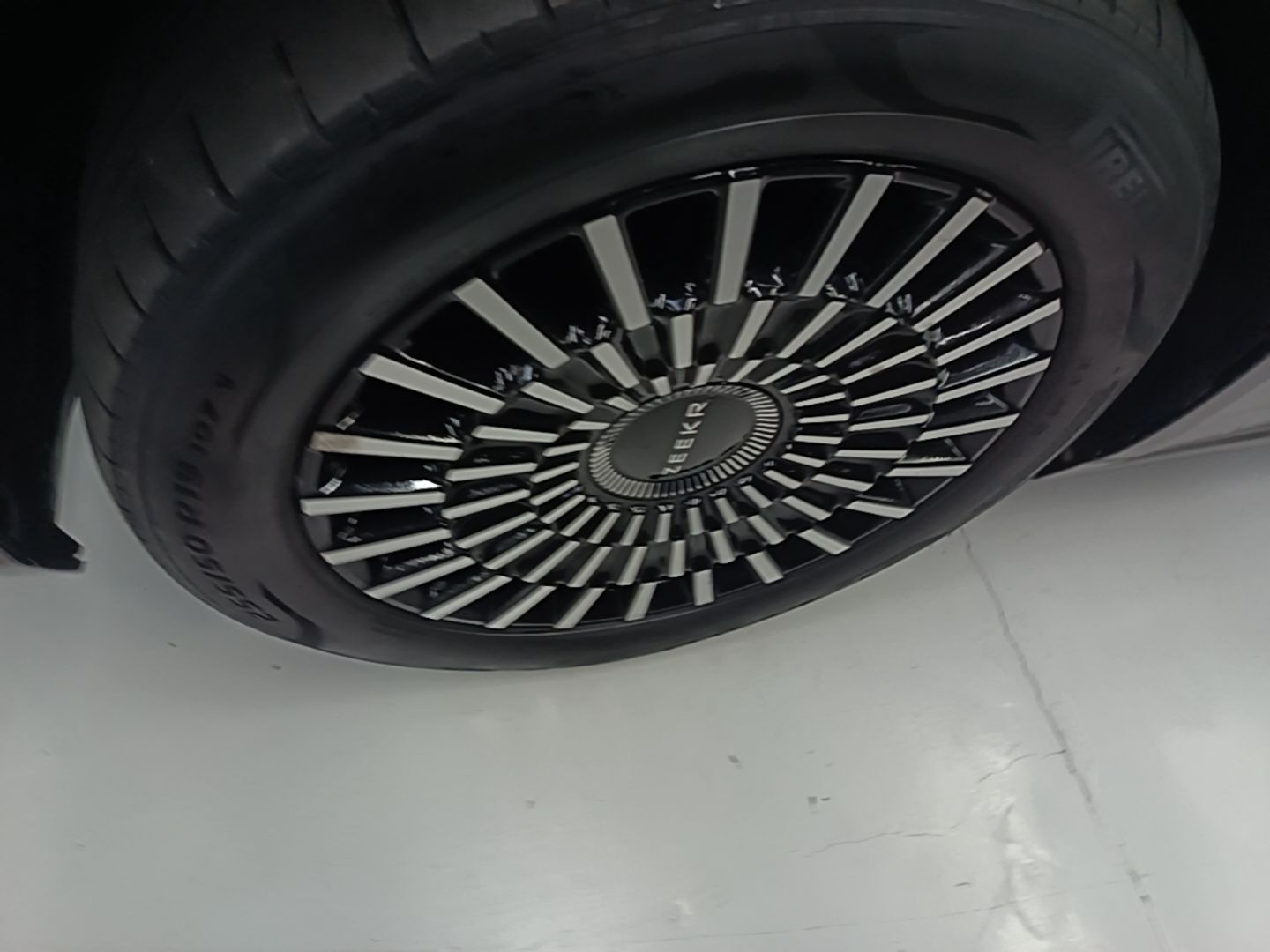 Zeekr 009 2024 Six-Seat Executive Version 4WD 108 kWh — снимка 10