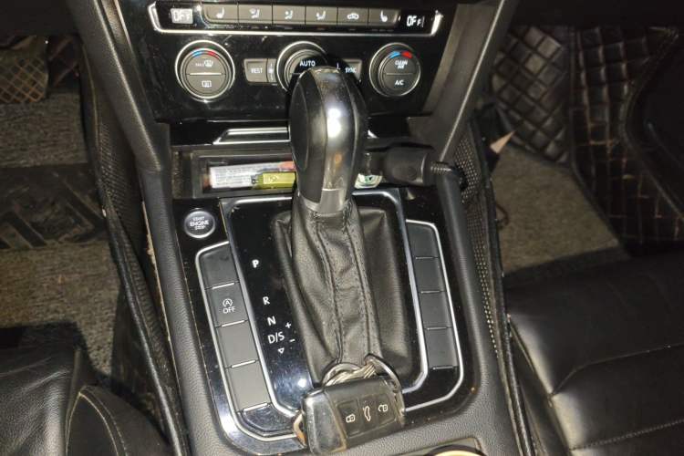 Used Volkswagen Magotan 2018 Facelift 330TSI DSG Luxury Model Gear Lever