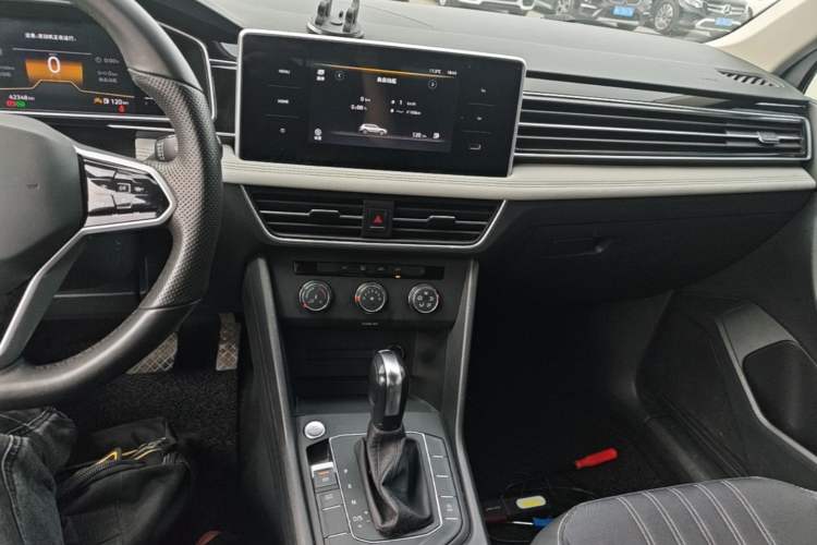 Used Volkswagen Tiguan L 2023 330TSI Automatic Two-Wheel Drive Comfort Edition Audio And AC Panel