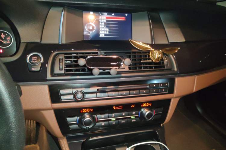 Used BMW 5 Series 2015 520i Elegant Edition
