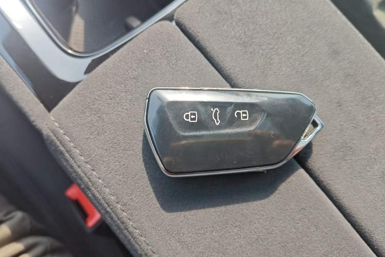 Used Volkswagen Tiguan L 2024 PRO 380TSI Four-Wheel Drive R-Line Prestige Edition Vehicle Key