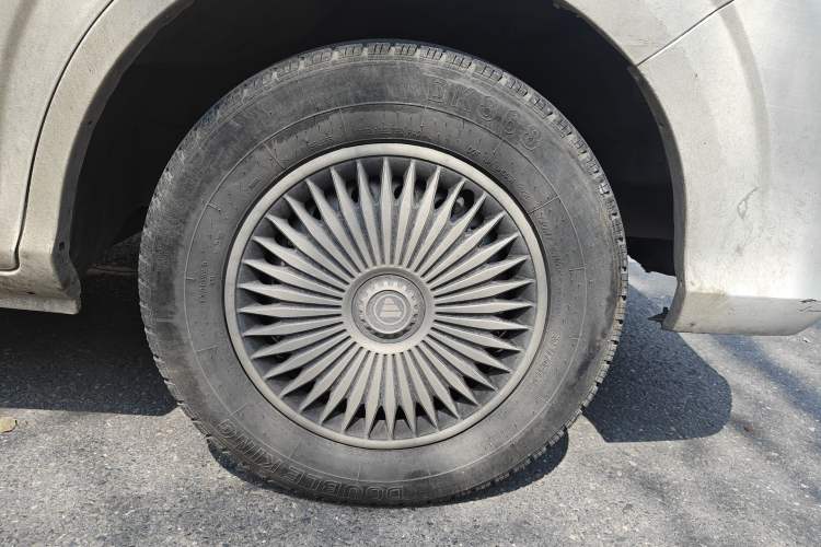 Used Foton Scenic G5 2022 2.0T Diesel Commercial Version Standard Window 5/6 Seats 4F20TC3 Right Front Wheel Hub