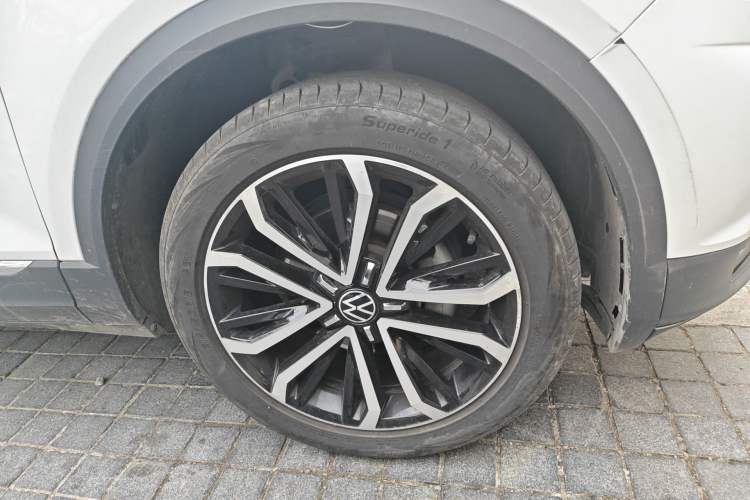 Used Volkswagen T-ROC 2022 280TSI DSG Two-Wheel Drive Elite PLUS Right Front Wheel Hub