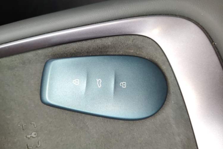 Used Nissan N6 2026 Model 180 Max Interior 1