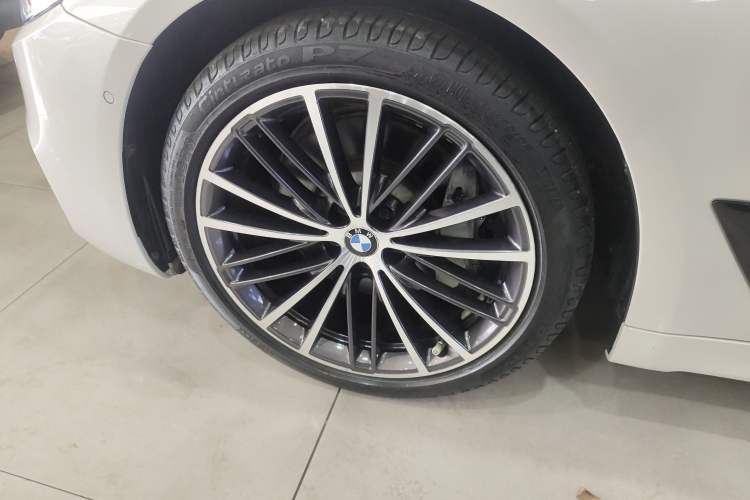 Used BMW 5 Series 2019 Restyled 530Li Luxury Edition M Sport Package Left Front Wheel Hub