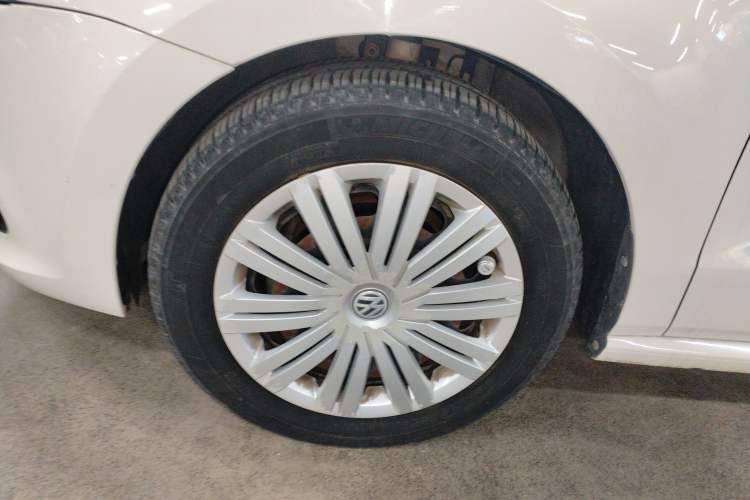 Used Volkswagen Polo 2016 1.6L Automatic Comfort Model Left Front Wheel Hub