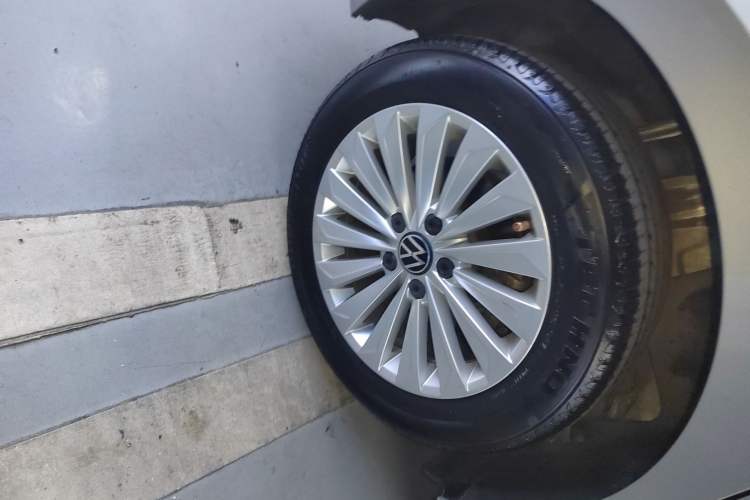 Used Volkswagen Lavida 2021 1.5L Automatic Comfort Edition Right Rear Wheel Hub