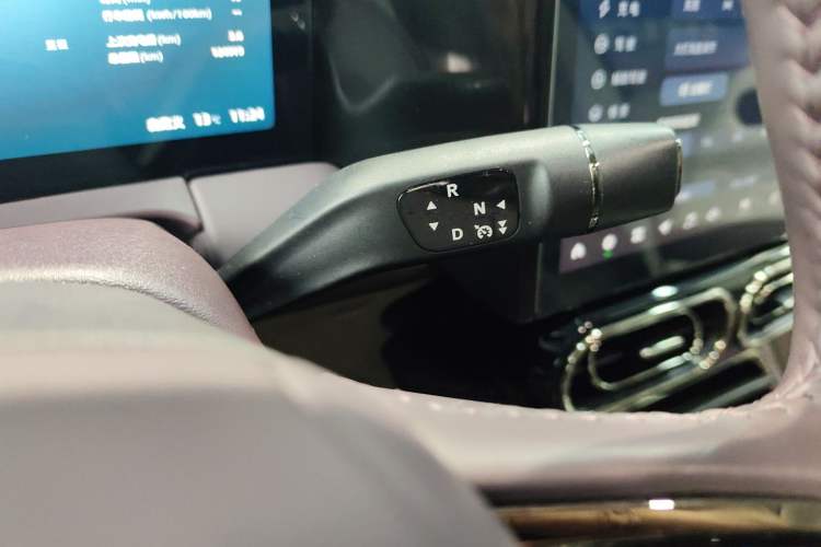 Used Leapmotor C11 2023 Pure Electric 500 Smart Edition Gear Lever