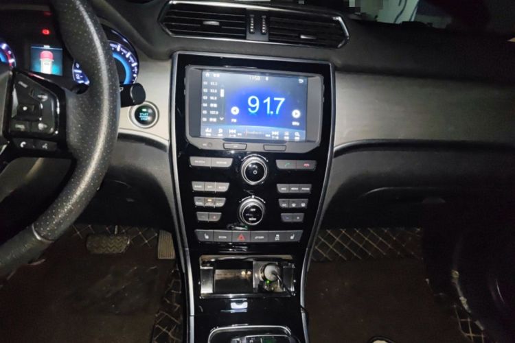 Used Haval H2 2018 Red-Label 1.5T Dual-Clutch Two-Wheel-Drive Luxury Model
