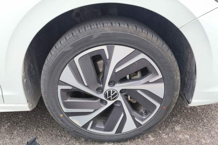 Used Volkswagen Bora 2023 280TSI DSG Prestige Edition Right Front Wheel Hub