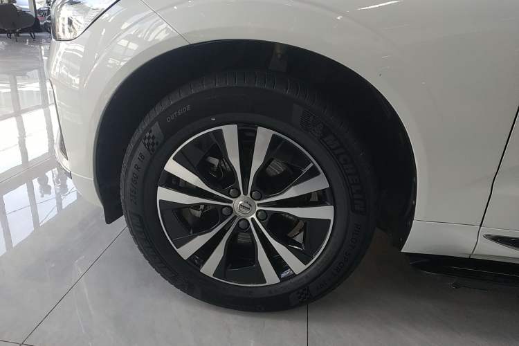 Used Volvo XC60 2023 B5 4x4 Smart Luxury Edition
