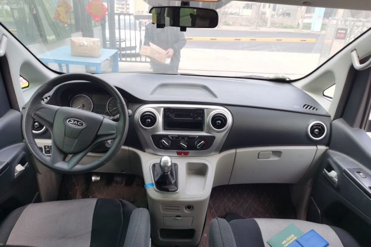 Used JAC Refine M3 2023 PLUS 1.8L 9-Seater Comfort Edition Center Console