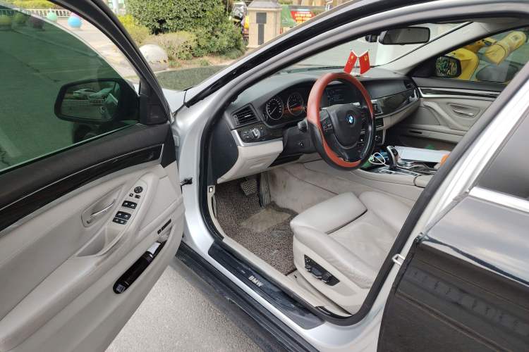 Used BMW 5 Series 2011 535Li Luxury Model
