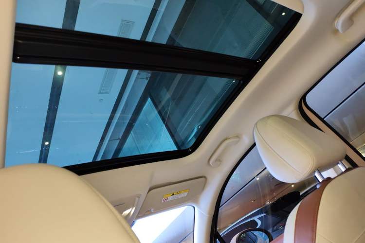 Used ORA Good Cat 2023 401 km Standard Range Premium Version Lithium Iron Phosphate
