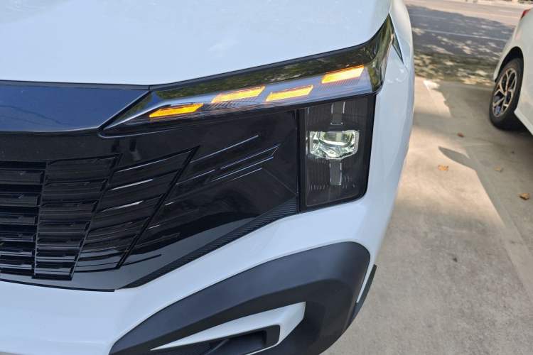 Used Changan Hunter 2024 Warrior Edition Luxury Model Dual-Motor All-Wheel Drive with Extra-Long Cargo Box
