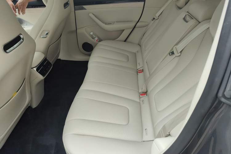 Used Hima Luxeed R7 2024 All-Electric 802 km Max Left Rear Seat