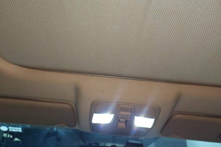 Used Suzuki S-Cross 2014 1.6L CVT Four-Wheel Drive Luxury Version Headliner