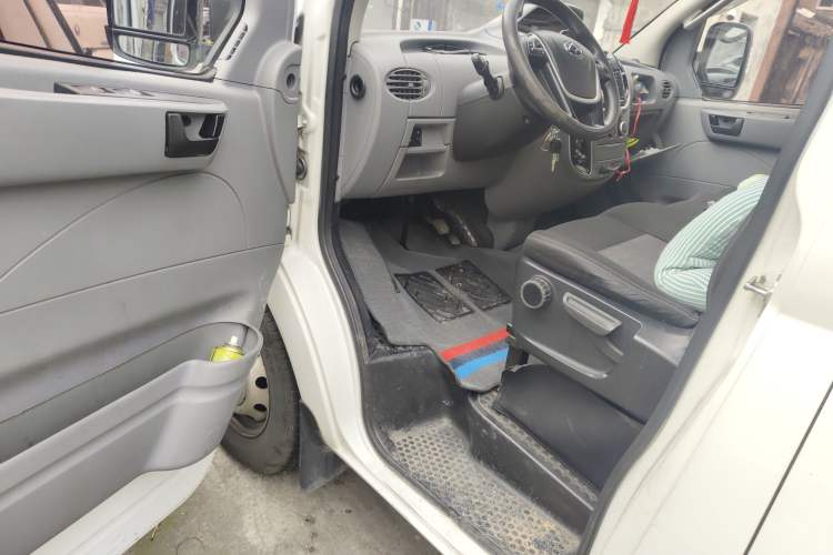 Used SAIC MAXUS Xintu V80 2019 2.5T Classic Edition AMT Aoyuntong Facelifted Long Wheelbase Mid-Height 7-Seater
