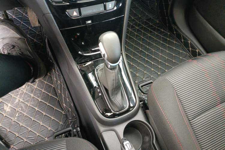 Used Buick Encore 2018 18T Automatic Two-Wheel Drive Urban Fashion Model