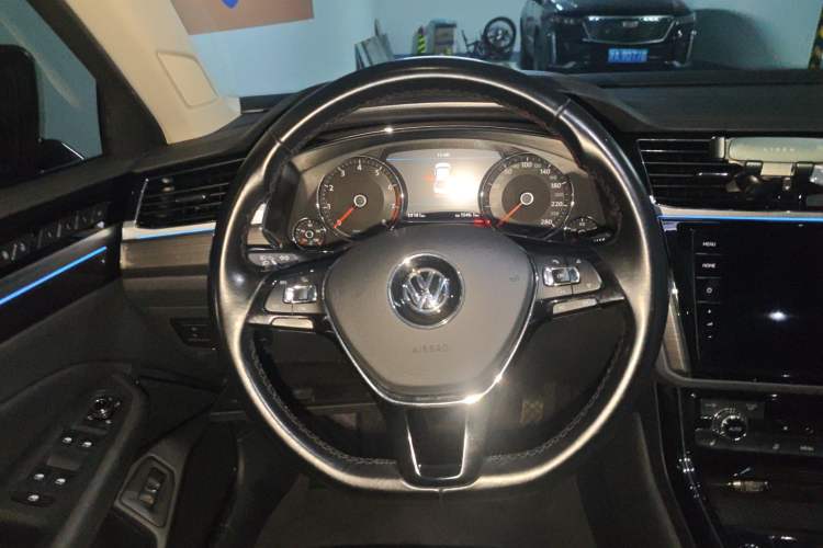 Used Volkswagen Phideon 2018 Revised Version 380TSI Two-Wheel Drive Business Edition Steering Wheel
