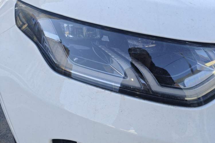 Used Land Rover Discovery Sport 2022 Revised Version 249 PS R-Dynamic S Performance Edition 5 Seats Right Front Headlight