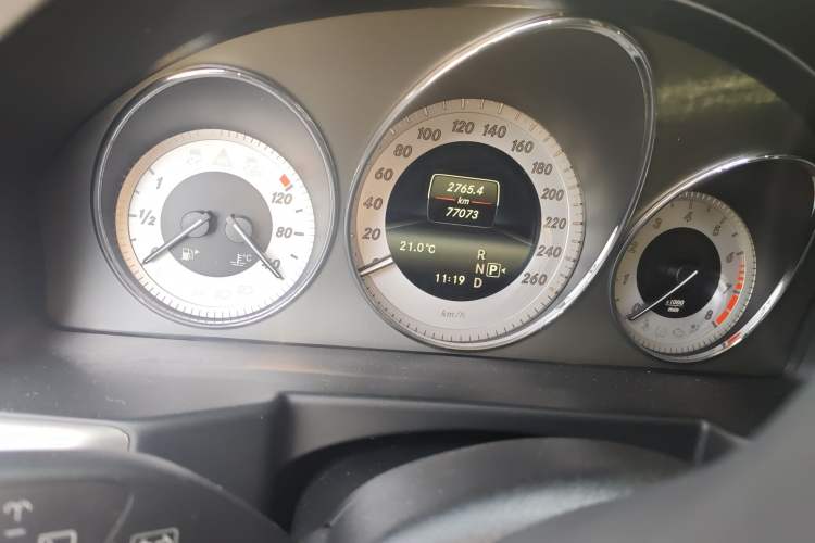 Used Mercedes-Benz GLK-Class 2013 GLK 300 4MATIC Dynamic Sunroof Model