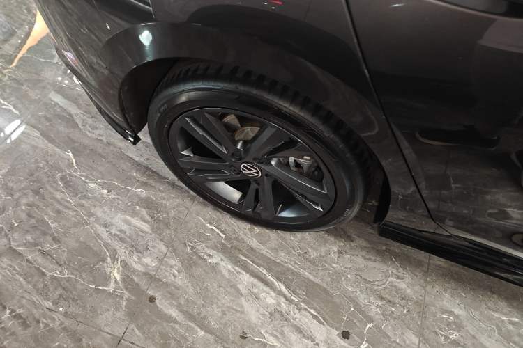 Used Volkswagen Golf 2023 Facelift 280TSI DSG R-Line Lite Right Rear Wheel Hub