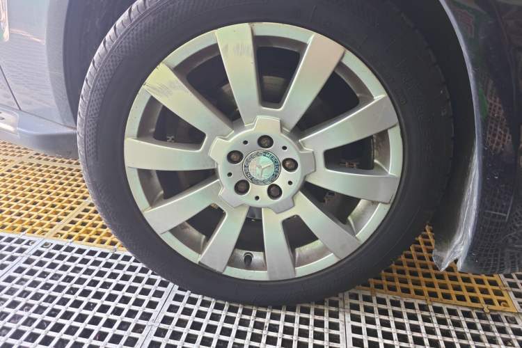 Used Mercedes-Benz GLK-Class 2011 GLK 300 4MATIC Luxury Model Right Front Wheel Hub